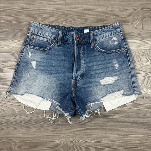 H&M Denim Medium Wash High Wasited Distressed Shorts w/ Button Closure - SIZE 8 - Picture 1 of 3